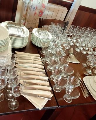 Set completo per 12 persone, 192 pezzi  € 198