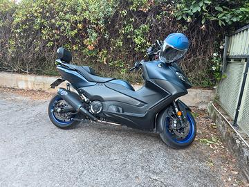 TMAX 560 
