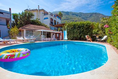 Villa con Piscina solarium giardino e Spa