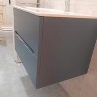 Mobile bagno con pensile.