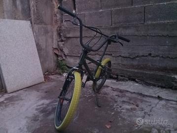 bici bmx verde e gialla