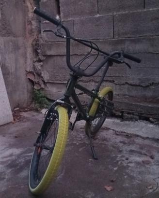 bici bmx verde e gialla