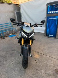 Triumph speed triple 1200 rs