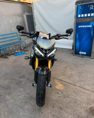 Triumph speed triple 1200 rs