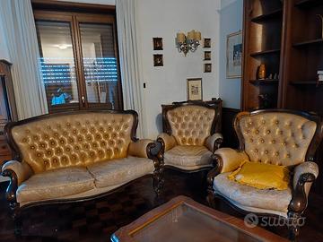 Set divano e poltrone stile Chesterfield