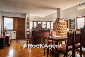 Villa di 351 m² con più di 5 locali e box auto a M