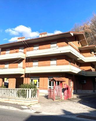 Appartamento di 100 m² con 4 locali e box auto a C