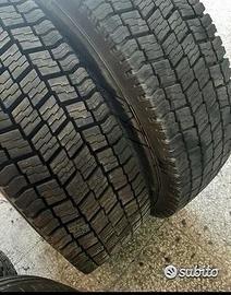 Coppia di pneumatici seminuovo 12 22.5 michelin