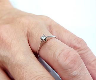 Anello solitario Diamante Oro Bianco 18kt