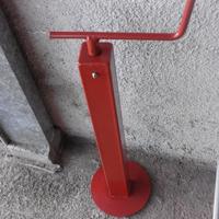 Piede di appoggio per rimorchio