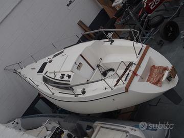 barca a vela cabinato