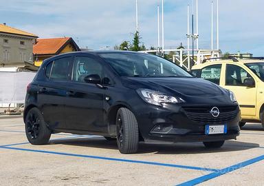 Opel Corsa 'Black Edition' 1.2 benzina