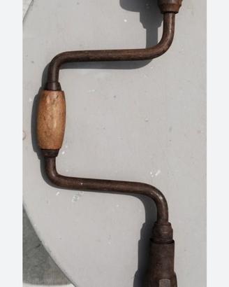 trapano manuale antico 