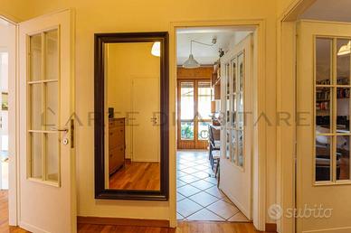 Appartamento di 83 m² con 5 locali e box auto a Pa