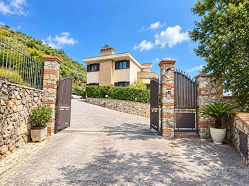 Villa di 269 m² con più di 5 locali a Itri