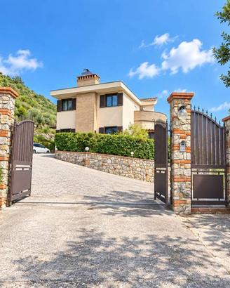 Villa di 269 m² con più di 5 locali a Itri
