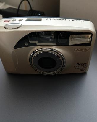 Fotocamera Yashica Zoomate 80 con ottica 38/80