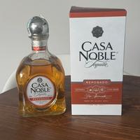 Bottiglia Tequila casa noble reposado