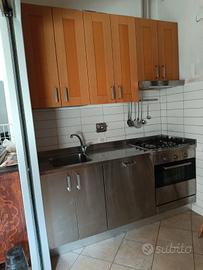 Cucina in legno e acciaio 