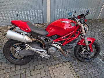 Ducati Monster 696