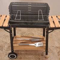 Barbecue a carbonella con ripiani laterali