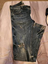 jeans strappati entre amis