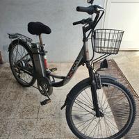 Bicicletta pedalata assistita e-bike elettrica