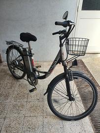 Bicicletta pedalata assistita e-bike elettrica