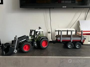 Bruder trattore Fendt con rimorchio