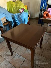 Tavolo apribile in legno