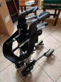 Carrello da passeggio accompagna anziani