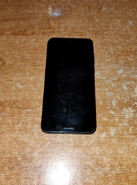 Huawei Y5 2018 (molto obsoleto e danneggiato)