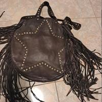 borsa borchie e frange pelle marrone