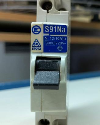 Materiale Bticino serie Matix + 2 magnetotermici
