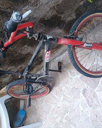 bici  per  bambino    credo  10    12  anni