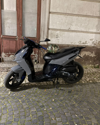Aprilia sportcity 200