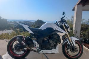 Suzuki gsr 750 moto