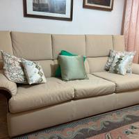 Divano con poltrone e pouff