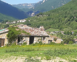 Terreno agricolo e fabbricato rustico