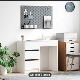 Piccola scrivania bianca