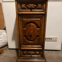 mobiletto antico in legno intagliato vintage