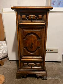 mobiletto antico in legno intagliato vintage