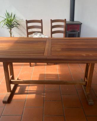 Tavolo e sedie pieghevoli da giardino in legno