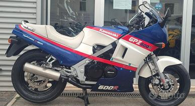 Kavasaki gpz 600 r tricolor