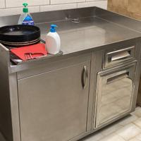 Banco da lavoro inox e macchinetta caffè