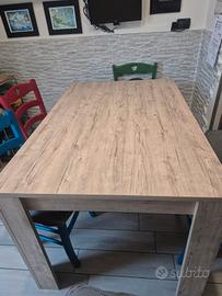 Tavolo in legno 