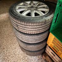 treno di gomme e cerchi in lega