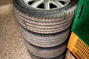 treno di gomme e cerchi in lega