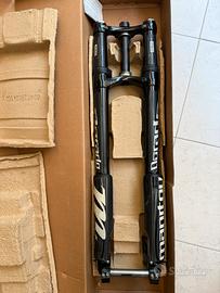 Forcella Manitou Dorado downhill