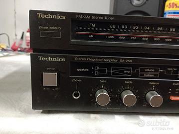 Amplificatore vintage TECHINCS con radio, bello.